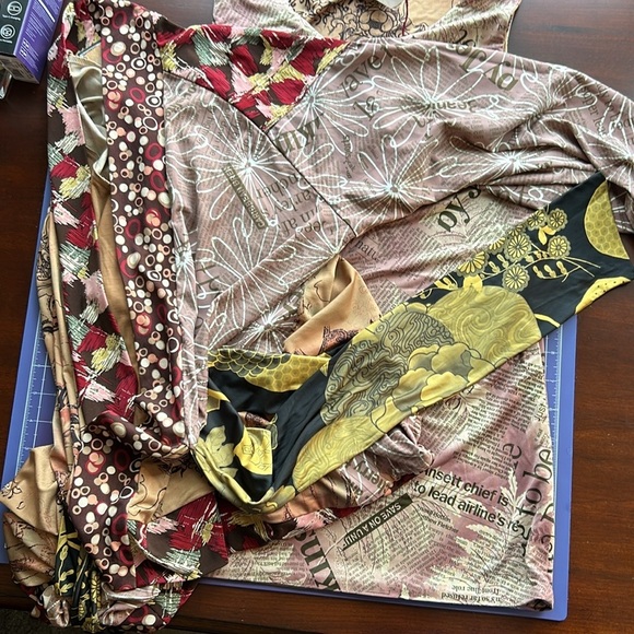 2 piece Tank top and belted over jacket “nothing matches” newspaper print fabric - Picture 17 of 17